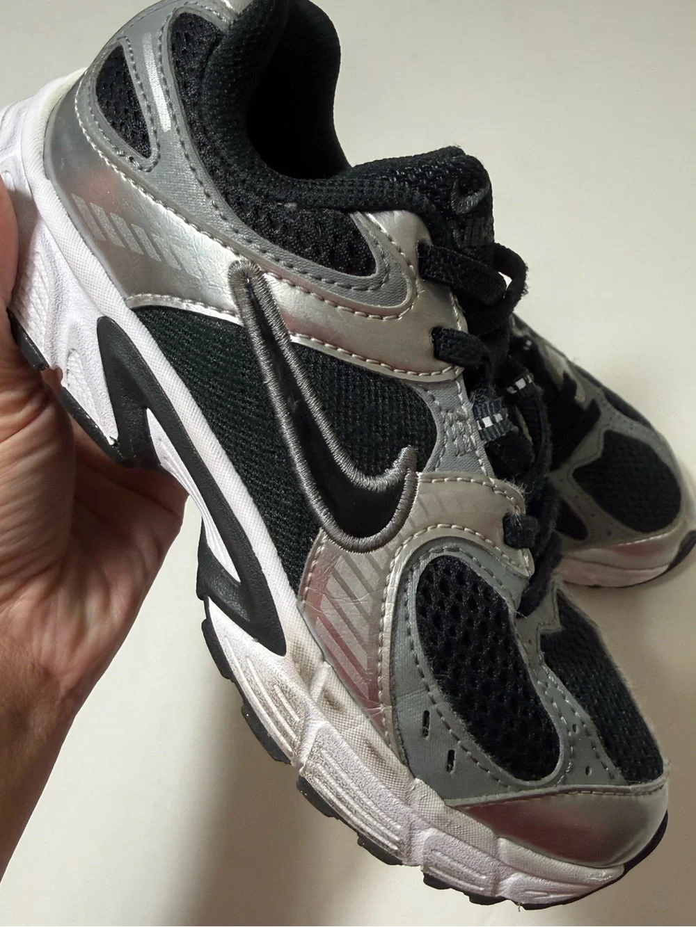 Nike V5 RNR Sneakers - Black/ Silver- Boys Size 1